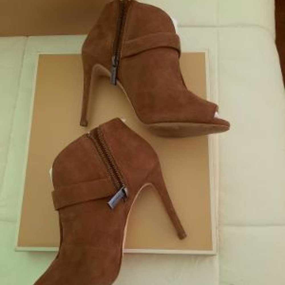 Michael Kors Agnes Open-Toe Shooties Caramel Suede Leather 6.5